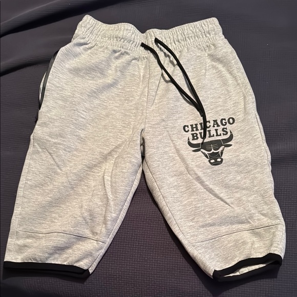 NBA Other - Like new Men’s Chicago Bulls Grey Shorts